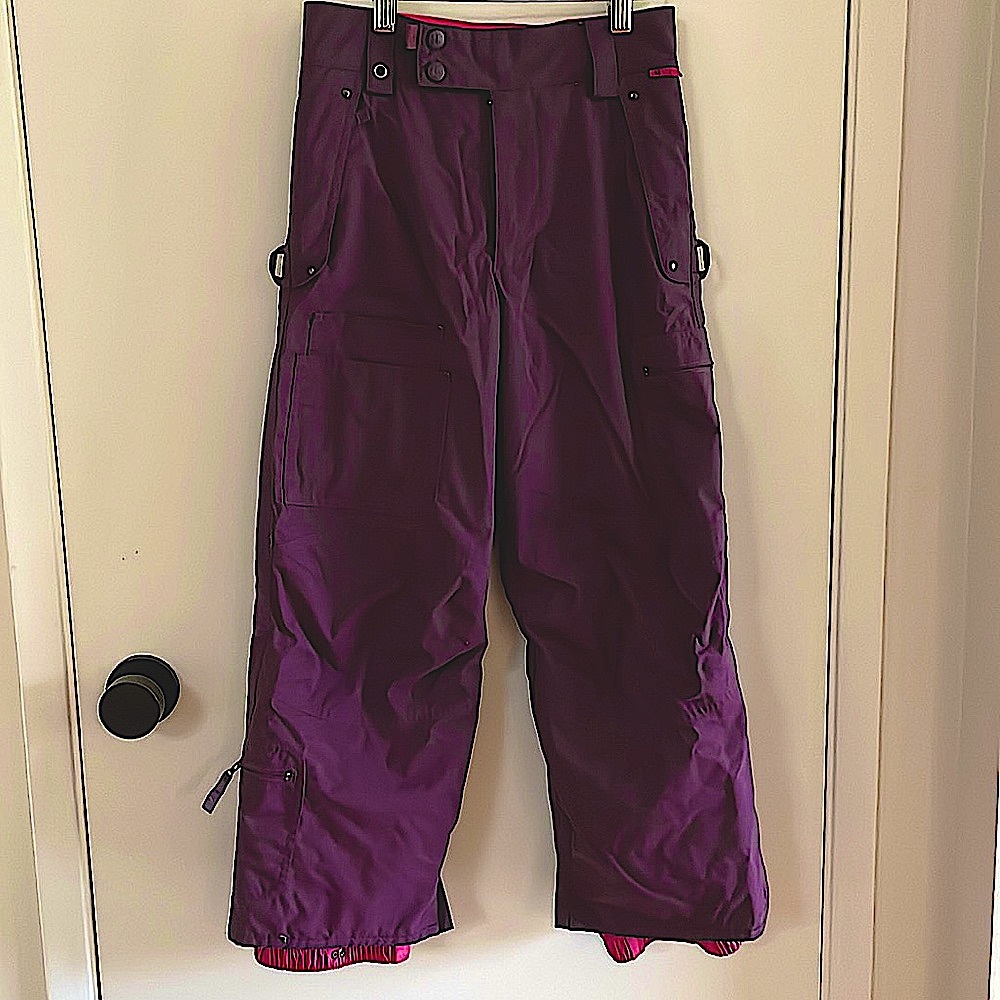 Burton purple snow pants w/8 pockets